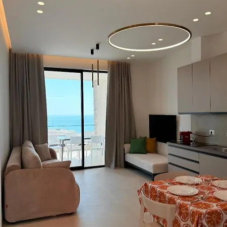 Crystal Coast Beachfront شقة *