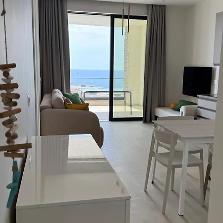 Crystal Coast Beachfront شقة *